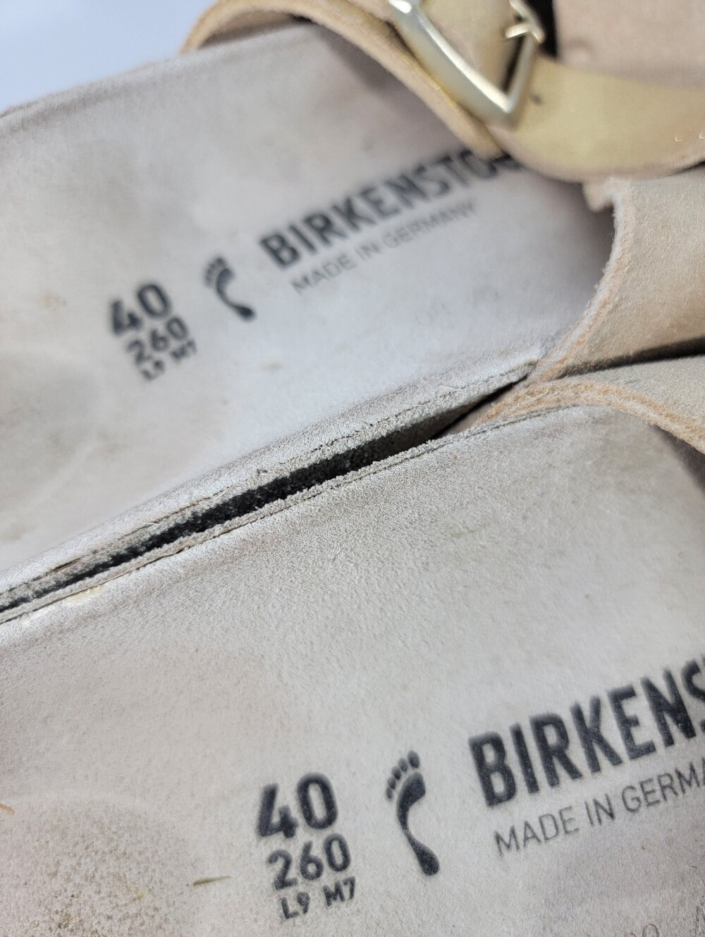 Birkenstock Sandals Womens EU 40 Siena Gold Metallic Suede Buckle Cross Strap - Picture 2 of 10